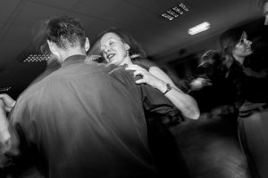 fotografování plesu, jak fotit ples, hokej, HC čerti křepenice, obec křepenice, ples, výhry, prohry,alkohol, skupina RELAX, tombola, černobílé fotky,panáky,