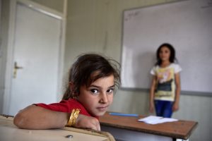 Stanislav Krupař, Jezídská dívka v táboře Bersive, Irák 2016, minimální příspěvek: 3000 Kč