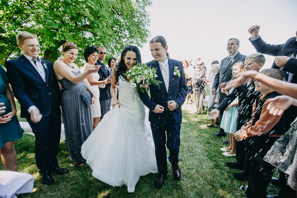 svatba, fotograf, svatební, krenek, chotěboř, svatba na louce, pod stromy, dokonalá svatba, 2018, havlíčkův brod, na vysočině, pod širým nebem, rocková svatba,