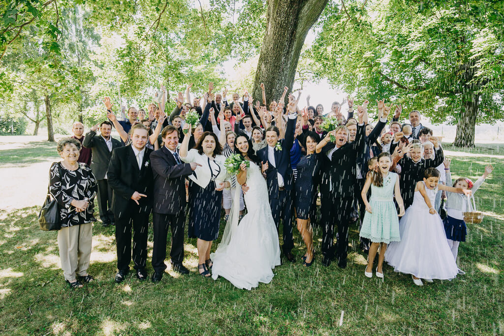svatba, fotograf, svatební, krenek, chotěboř, svatba na louce, pod stromy, dokonalá svatba, 2018, havlíčkův brod, na vysočině, pod širým nebem, rocková svatba,