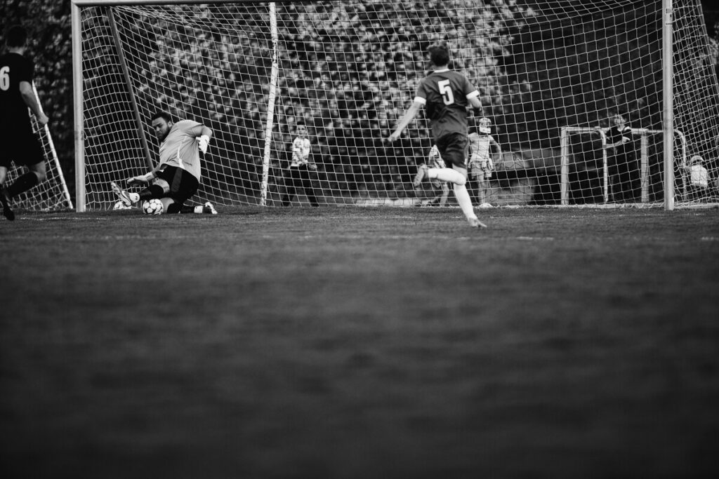 fk hyskov, cembrit beroun, fotbal, 8 liga, zápas, vesnicky fotbal, hyskov, beroun, sportovní fotografie, krenek