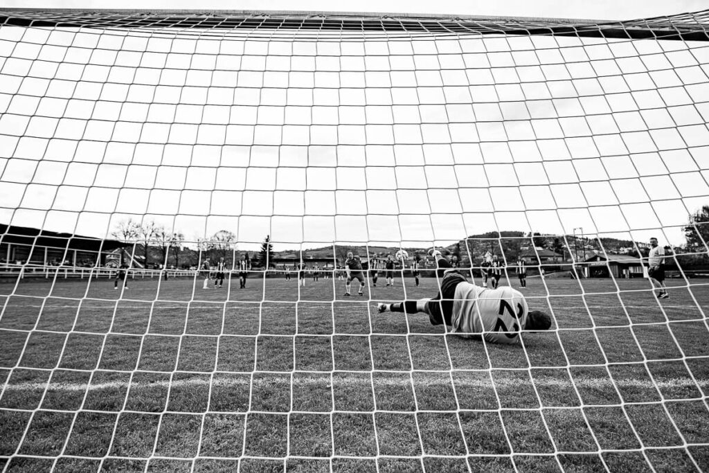 fk hyskov, cembrit beroun, fotbal, 8 liga, zápas, vesnicky fotbal, hyskov, beroun, sportovní fotografie, krenek