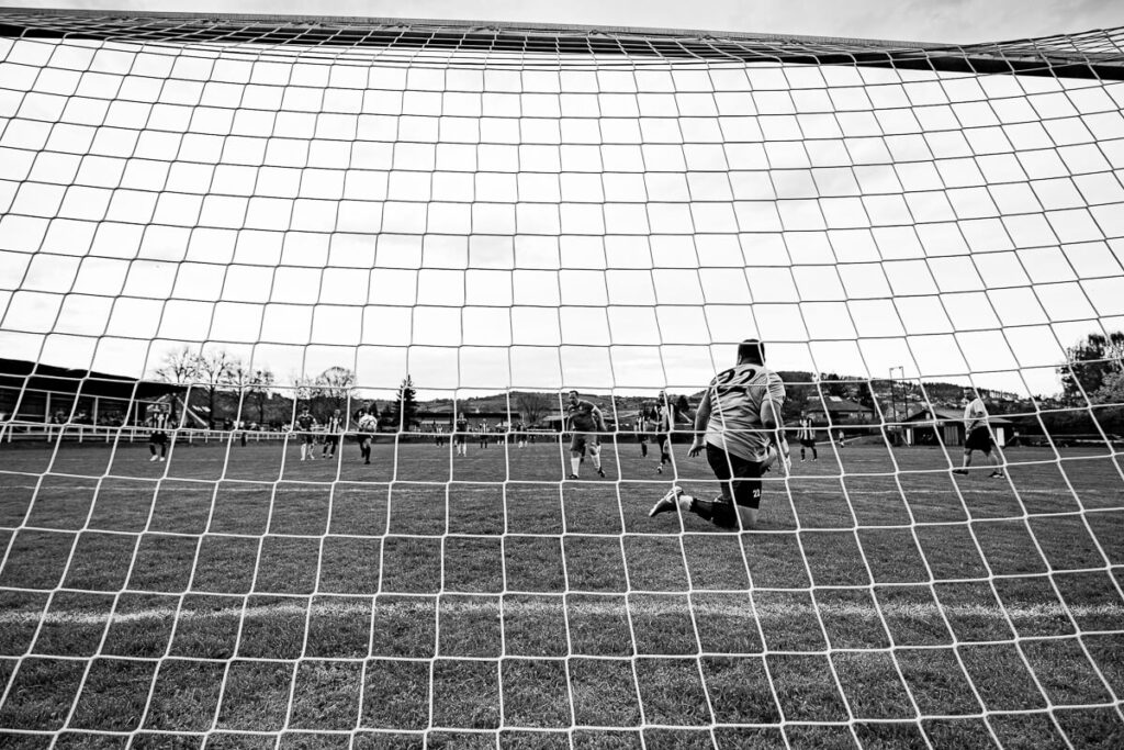 fk hyskov, cembrit beroun, fotbal, 8 liga, zápas, vesnicky fotbal, hyskov, beroun, sportovní fotografie, krenek