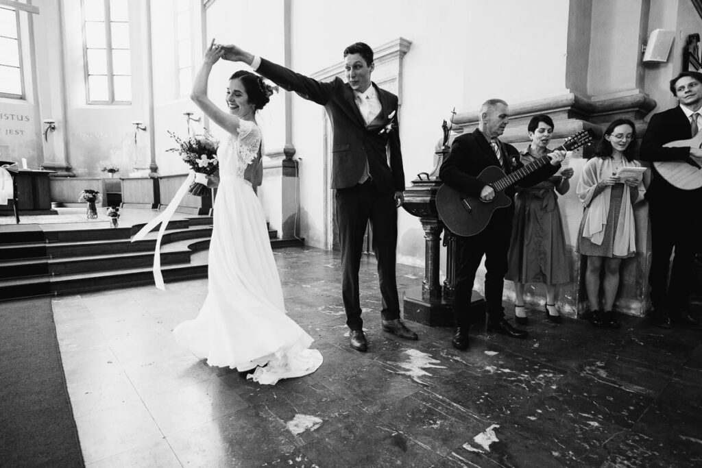 svatební fotograf, praha, salvador, svatba v praze, krenek, chodov, malá svatba, svatba v kostele, církevní obřad,