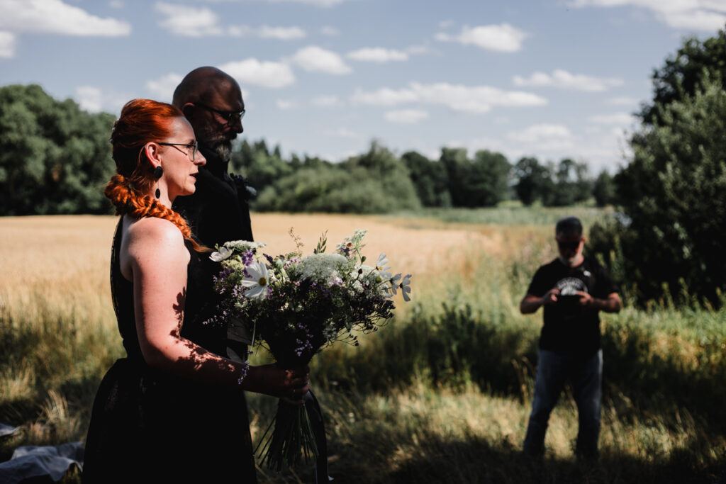 svatba, zámek lnáře, svatební fotograf, havloids, motorkáři, malá svatba, svatba v přírodě, netradiční svatba, křenek, jižní Čechy