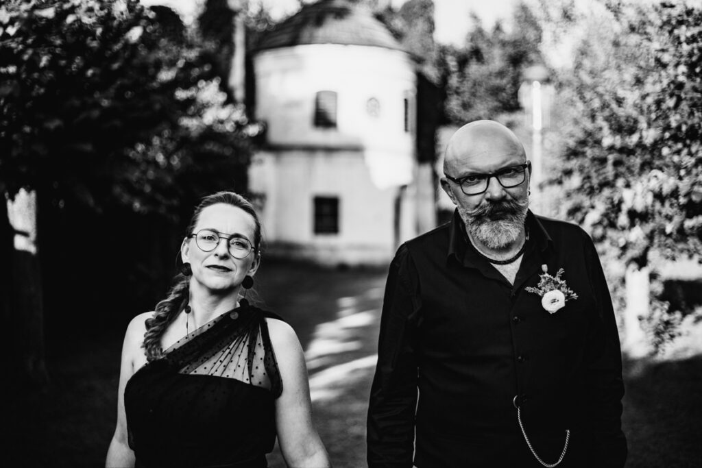 svatba, zámek lnáře, svatební fotograf, havloids, motorkáři, malá svatba, svatba v přírodě, netradiční svatba, křenek, jižní Čechy