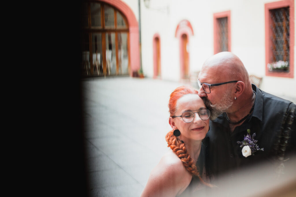 svatba, zámek lnáře, svatební fotograf, havloids, motorkáři, malá svatba, svatba v přírodě, netradiční svatba, křenek, jižní Čechy