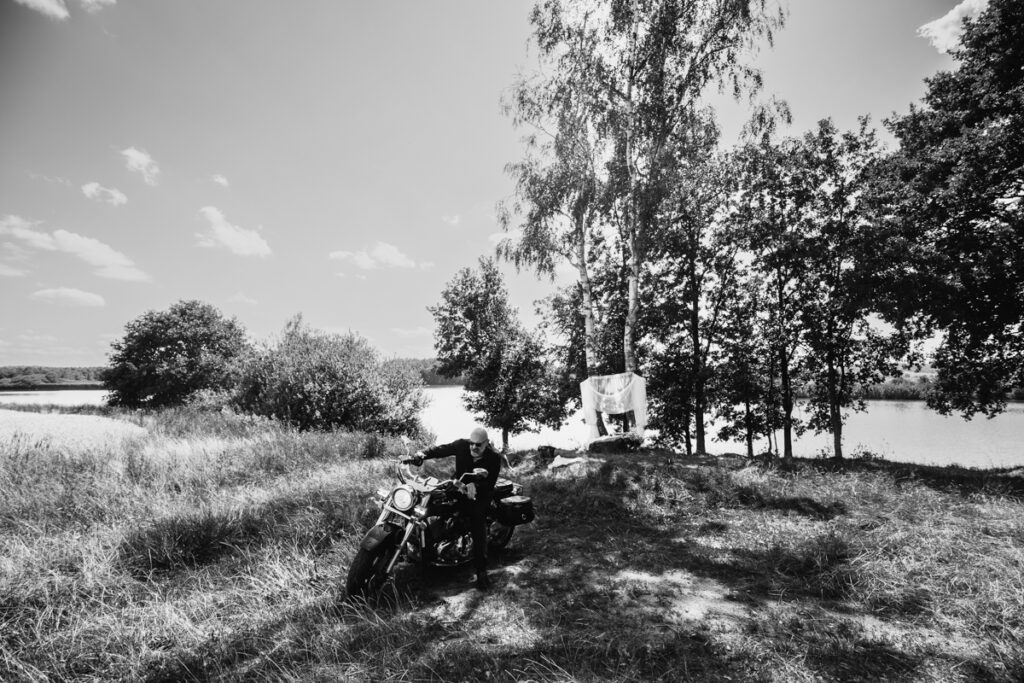 svatba, zámek lnáře, svatební fotograf, havloids, motorkáři, malá svatba, svatba v přírodě, netradiční svatba, křenek, jižní Čechy