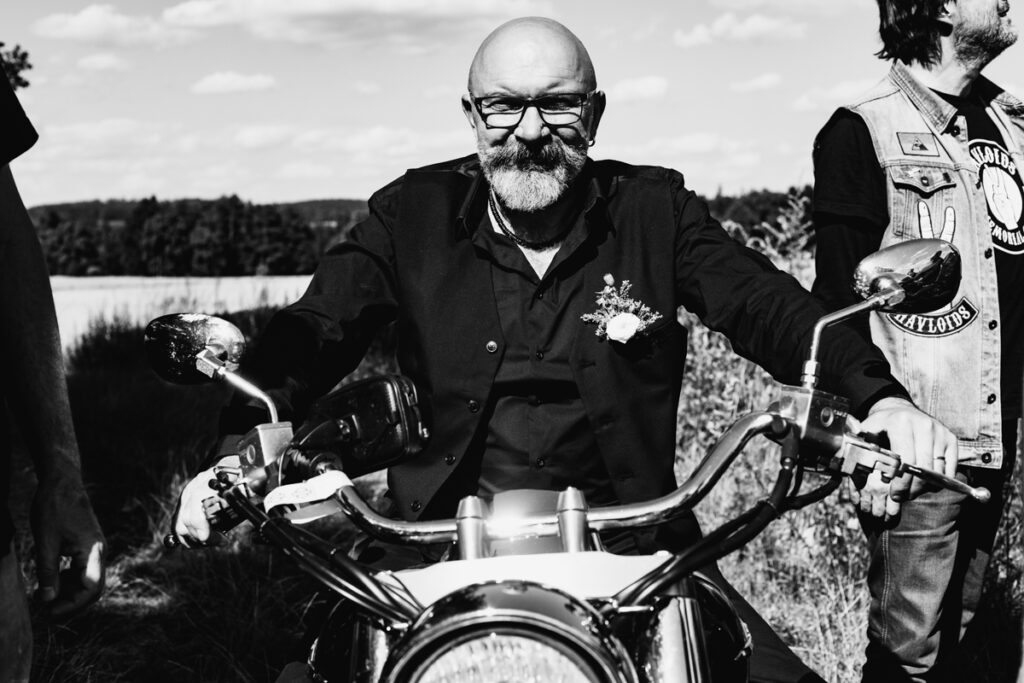 svatba, zámek lnáře, svatební fotograf, havloids, motorkáři, malá svatba, svatba v přírodě, netradiční svatba, křenek, jižní Čechy
