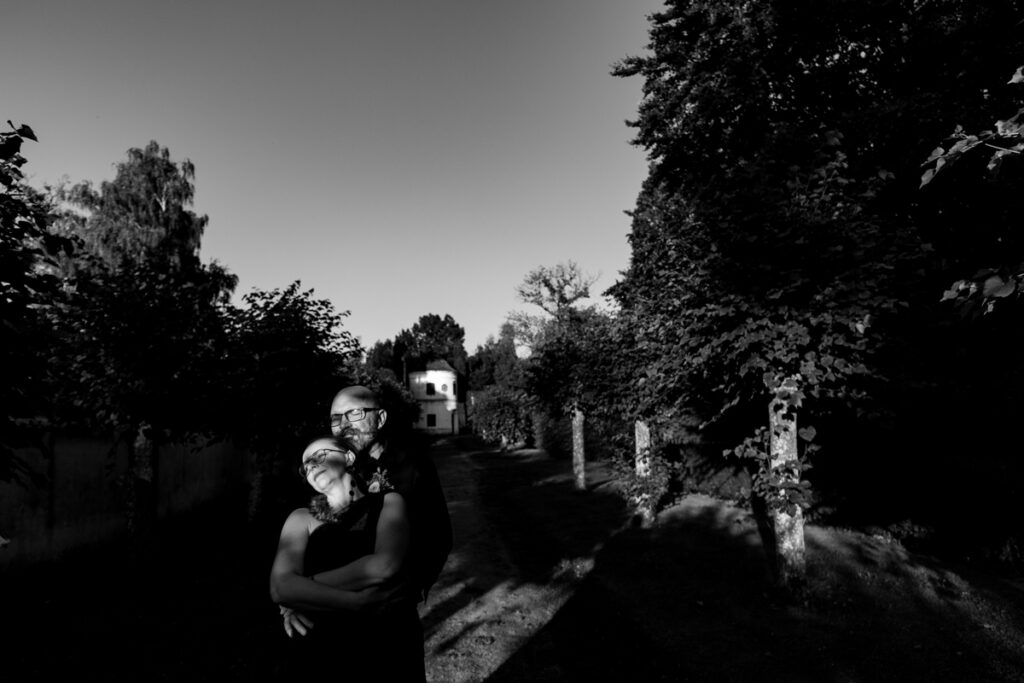 svatba, zámek lnáře, svatební fotograf, havloids, motorkáři, malá svatba, svatba v přírodě, netradiční svatba, křenek, jižní Čechy